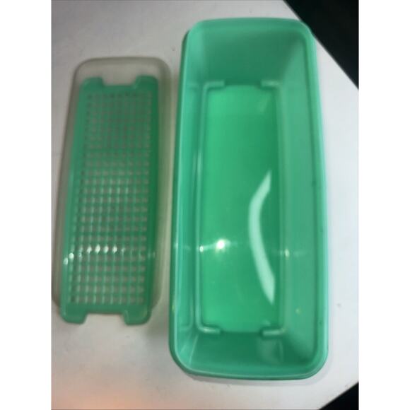 Tupperware Celery Vegetable Green Keeper #782-3 Container w Lid and Vent - Picture 2 of 7
